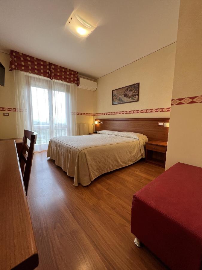 Viole Country Hotel Assise Extérieur photo